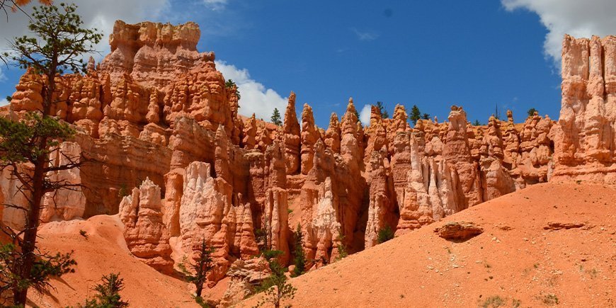 De smukke orange hoodoer i Bryce Canyon Nationalpark i USA: