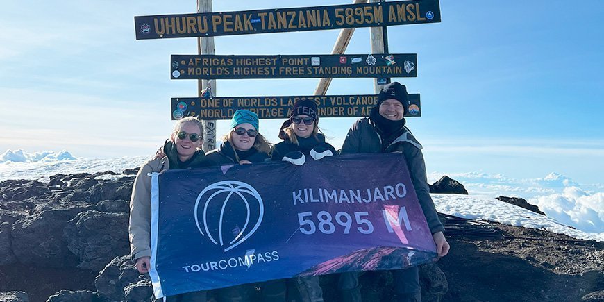 Claus med familie på toppen af Kilimanjaro