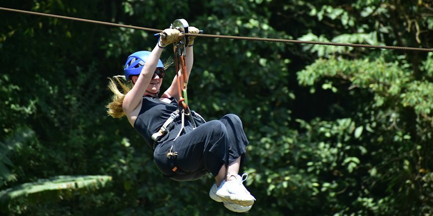 Laura fra TourCompass zipliner i Monteverde i Costa Rica
