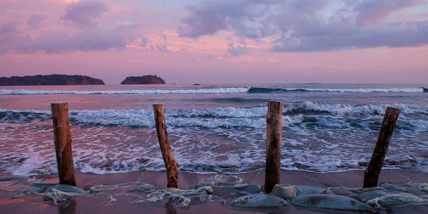 Lilla himmel ved solnedgang i Sámara i Costa Rica