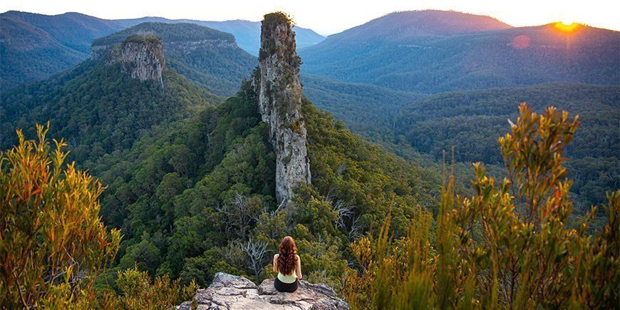Kvinder beundrer solnedgangen i Blue Mountains, Australien