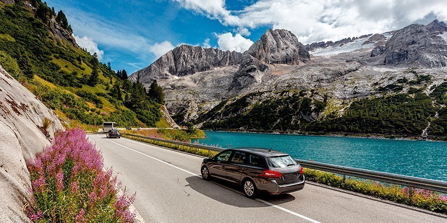 Bil kører i højre side i Canada