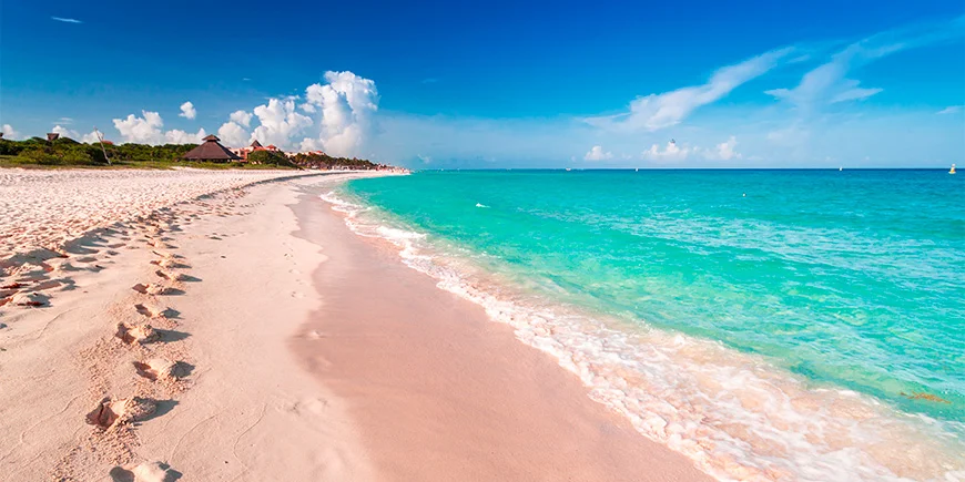 Fodspor i sandet på Playa del Carmen