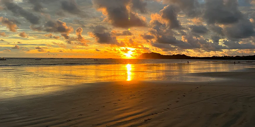 Solnedgang på Playa Sámara i september