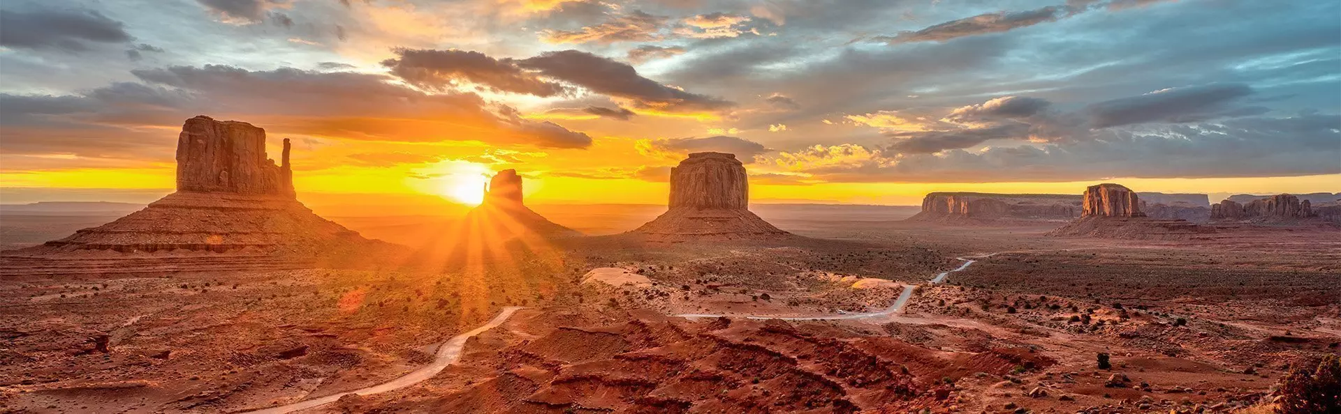 Solopgang ved Monument Valley i Arizona i USA