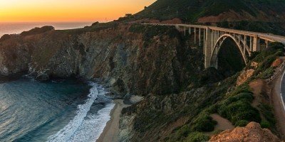 Solnedgang over Bixby Bridge i Californien