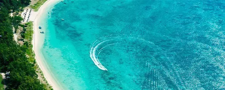 Smukt vand på Mauritius' østkyst