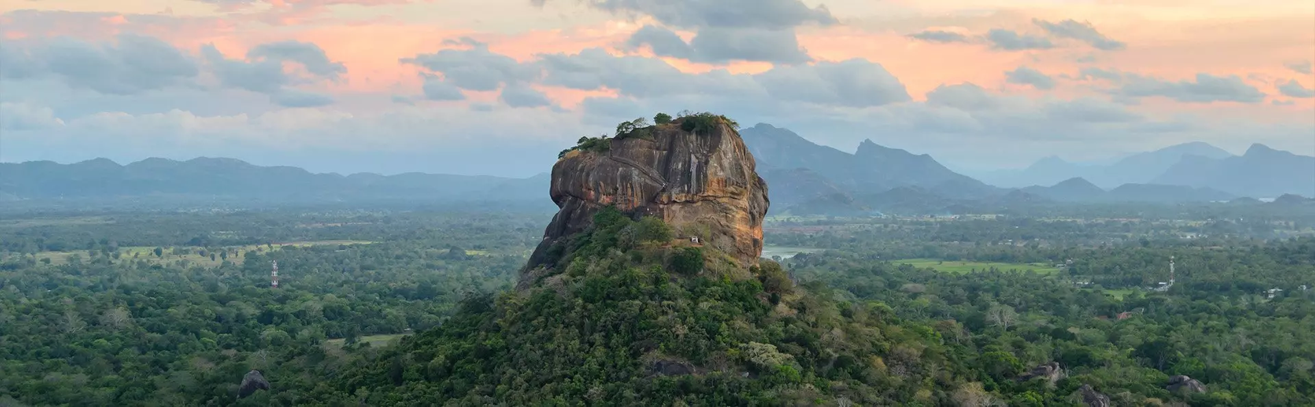 Billede af Sigiriya i Sri Lanka i solnedgangens skær