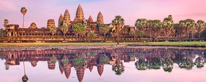 Vandspejling af Angkor Wat i Cambodia